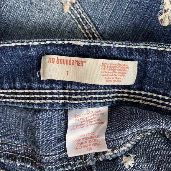 Lace Trim Denim Shorts - Picture 2 of 3